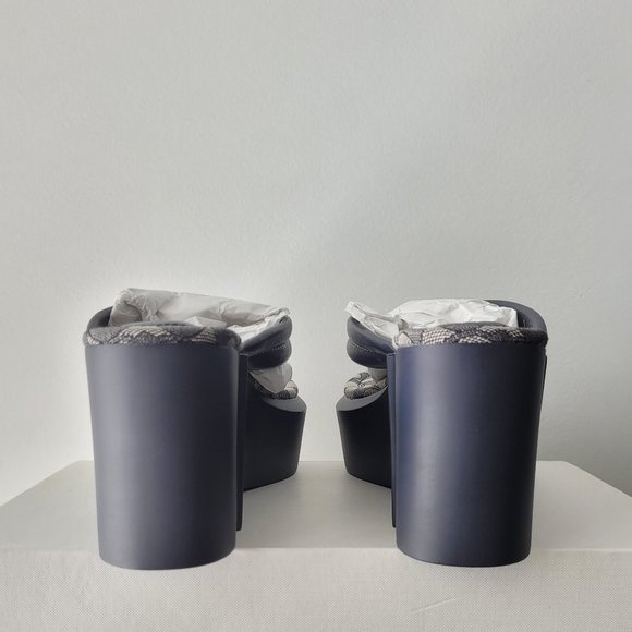 $128 *NEW* (9) Navy COACH Wedge Flip Flops - Picture 6 of 11